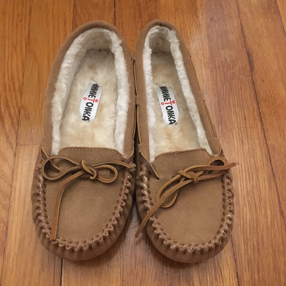 Minnetonka Size 8 Moccasins